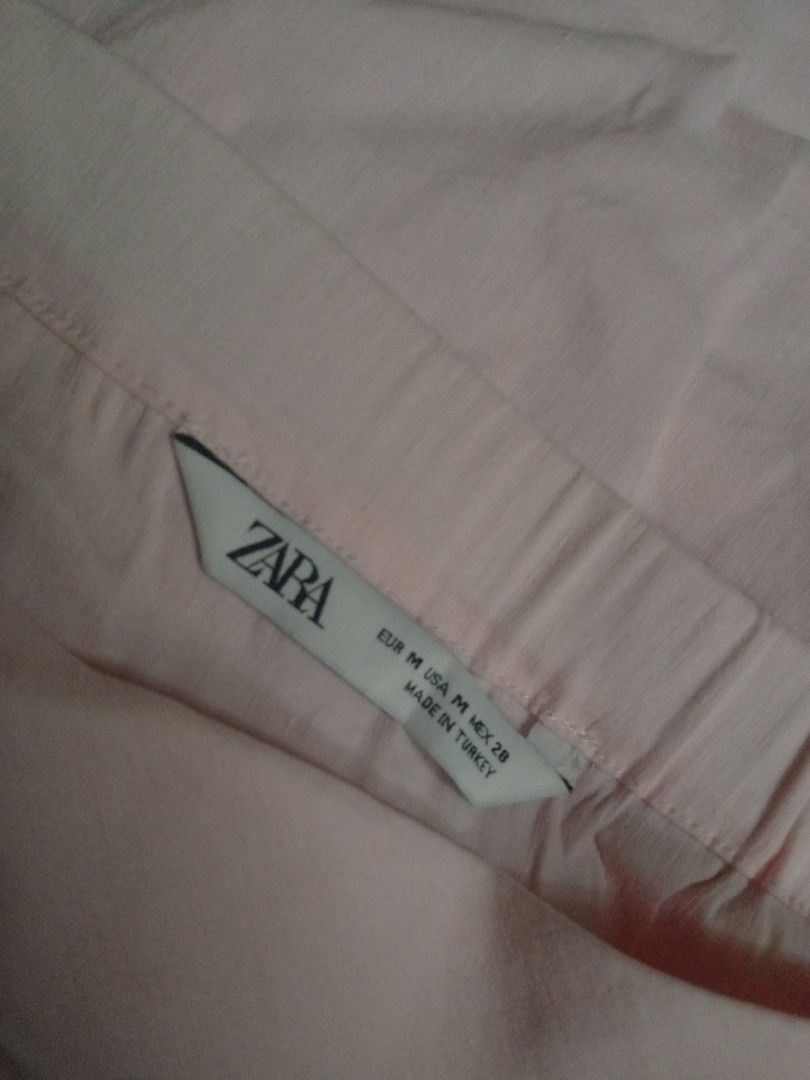 Zara Pink Skirt Size M (Category: Skirts) located in Manila. Submitted by charlottej01596 (Listing ID 1469813769, Image 1). Description: - Brand: Zara - Size: Medium (M) - Made in Turkey - Waistband: Elastic for an easy and comfortable fit - Fabric: Soft and lightweight with a subtle texture - Condition: Excellent / Pre-loved (ready to wear).