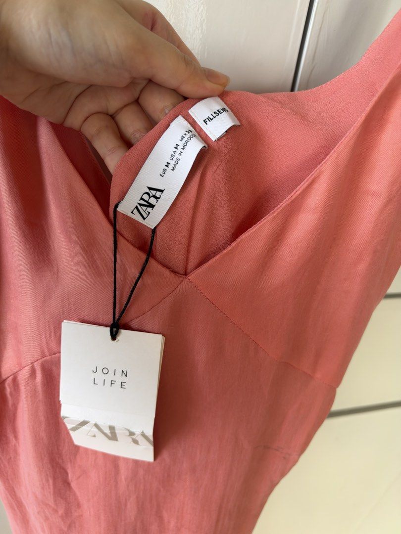 Zara slip dress (Category: Dresses) located in Tarlac. Submitted by kryssch (Listing ID 1469764349, Image 3). Description: Size M Brandnew with washable dirt lang .