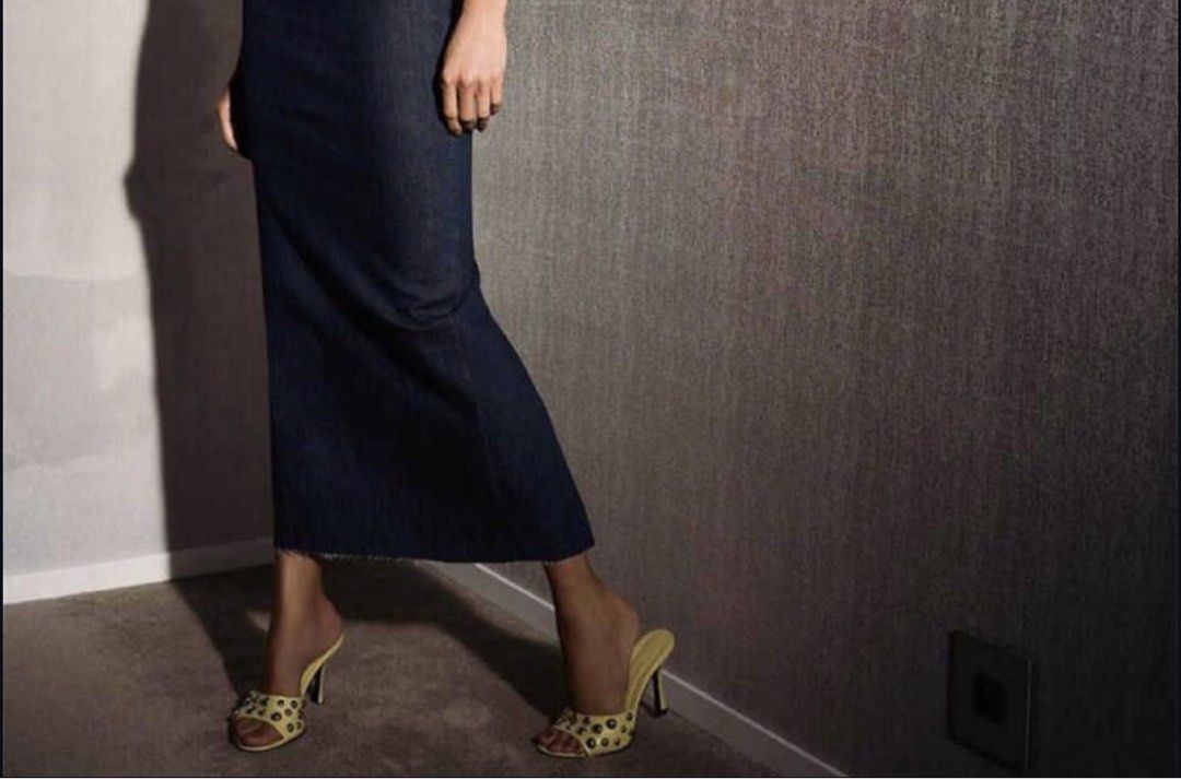Zara Studded High Heel Mules Yellow Size 39 (Category: Heels) located in Manila. Submitted by aeiru222 (Listing ID 1469883127, Image 3). Description: READ BEFORE ORDERING❗️ - before you message ask first if available :)) ETA will be on Dec 20. 📍Japan → Marikina City pm for reservations🧚‍♀️.