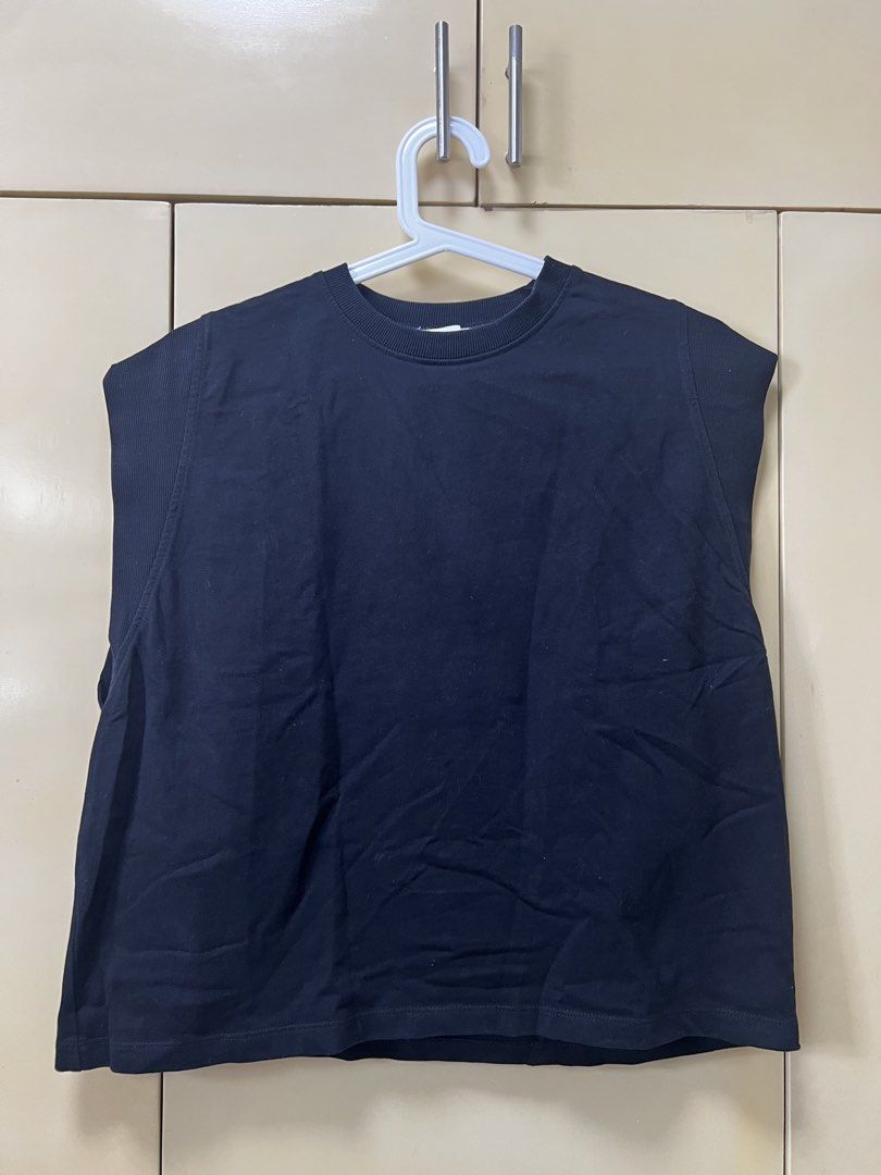 Zara Tank Shirt (thick) (Category: Sleeveless) located in Manila. Submitted by zazzyfindsph (Listing ID 1469767135, Image 2). Description: • loose & cropped fit • thick zara texture • in very good condition, no flaws .