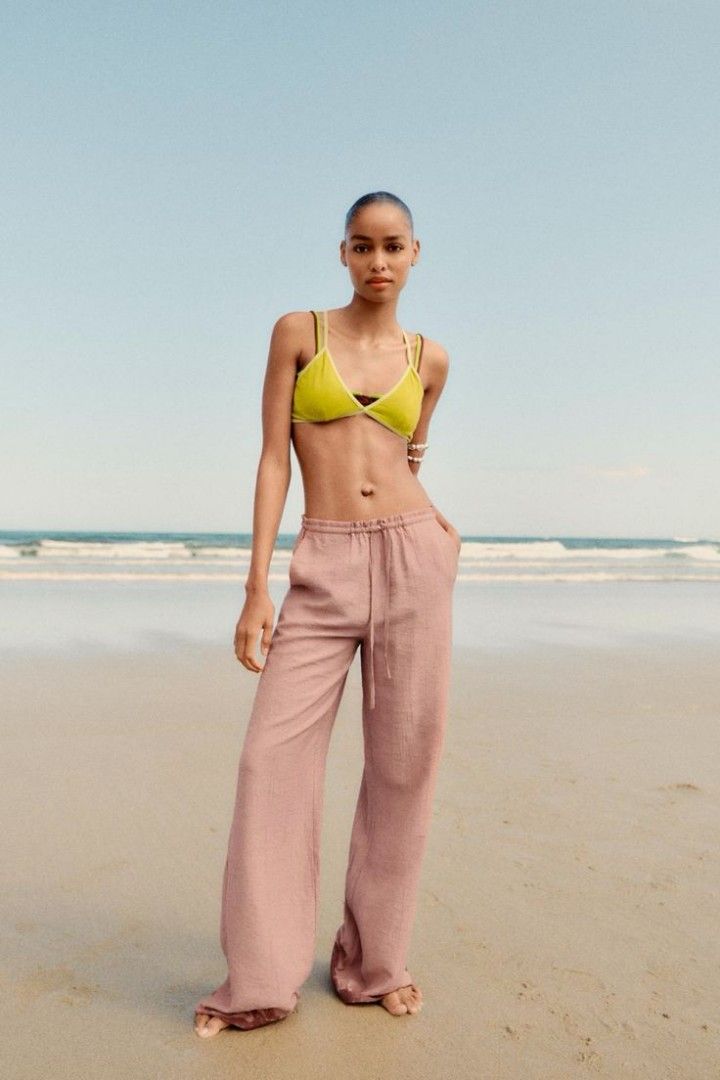 ZARA TEXTURED PANTS TROUSERS (Category: Other Bottoms) located in San Pedro. Submitted by cyanide.slug.cat (Listing ID 1469867820, Image 3). Description: large 32-40" waist 45" length never worn.