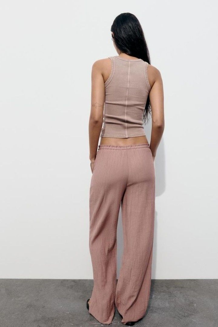 ZARA TEXTURED PANTS TROUSERS (Category: Other Bottoms) located in San Pedro. Submitted by cyanide.slug.cat (Listing ID 1469867820, Image 2). Description: large 32-40" waist 45" length never worn.