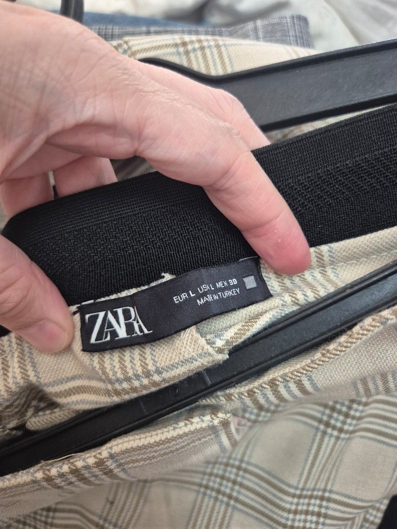 Zara Trousers (Category: Other Bottoms) located in Las Pinas. Submitted by bambambini (Listing ID 1469781815, Image 2). Description: large size waist is elastic.