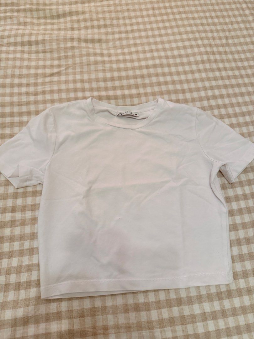 Zara White Crop T-Shirt (Category: Shirts) located in Makati City. Submitted by basic.ally (Listing ID 1469791207, Image 2). Description: .