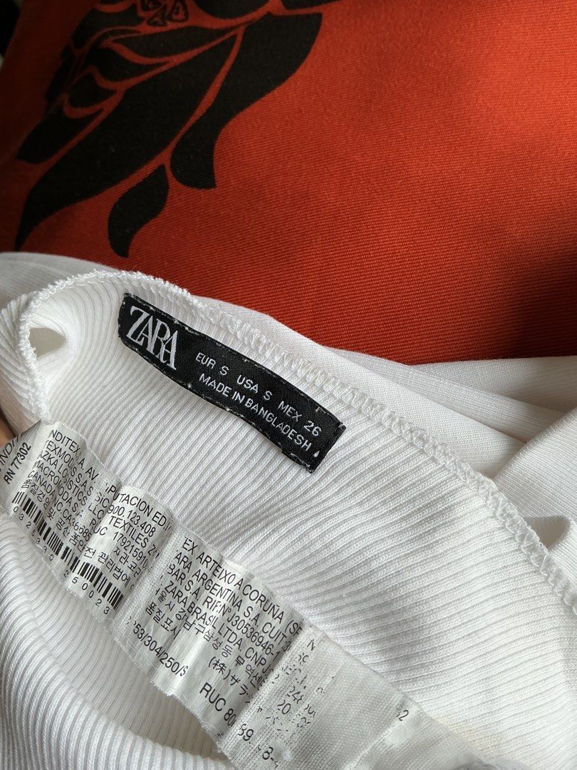ZARA White Ribbed Sleeveless Crop Top (Category: Sleeveless) located in Quezon City. Submitted by shopabilitymnl (Listing ID 1469807198, Image 3). Description: Size: xs-small Mannequin’s size - Bust: 36-37 inches - Length: 23 Inches .