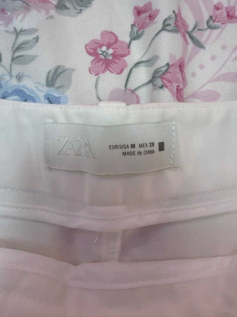 Zara White Tailored Shorts Size M (Category: Shorts) located in Manila. Submitted by ponyoandsosuke (Listing ID 1469945082, Image 2). Description: - Brand: Zara - Color: Solid White - Size: Medium (fits true to size) - Rise: Mid-rise with belt loops - Details: Front pleats and back pocket welt details - Condition: Brand new / Excellent - Styling: Clean, versatile look perfect for pairing with crop tops or blouses - Origin: Made in China Bought in