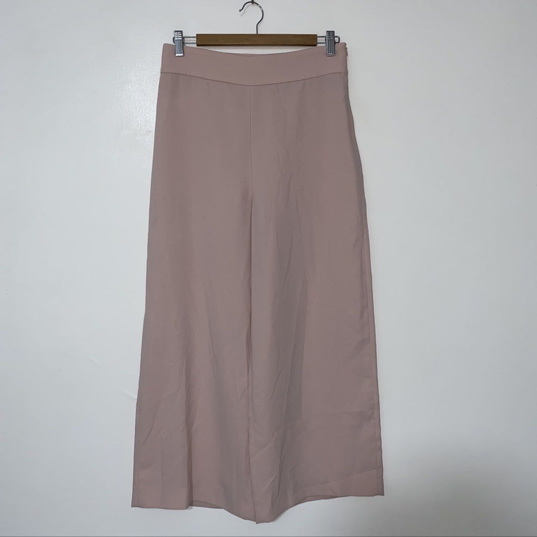 ZARA wide culottes (Category: Other Bottoms) located in San Jose del Monte. Submitted by mamiracky (Listing ID 1469871958, Image 2). Description: .