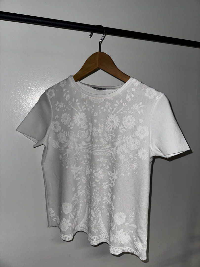 Zara Womens White Textured Shirt (Category: Shirts) located in Quezon City. Submitted by coolmomma (Listing ID 1469862506, Image 1). Description: Good as new length 22 in..