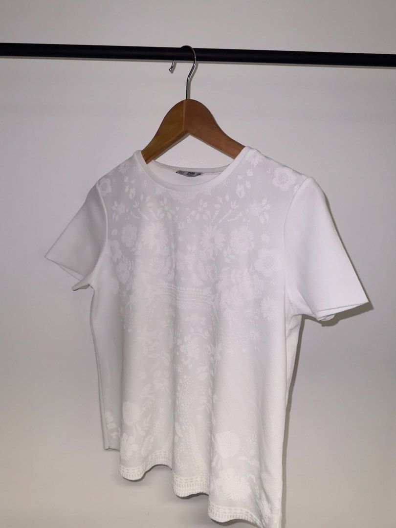 Zara Womens White Textured Shirt (Category: Shirts) located in Quezon City. Submitted by coolmomma (Listing ID 1469862506, Image 2). Description: Good as new length 22 in..