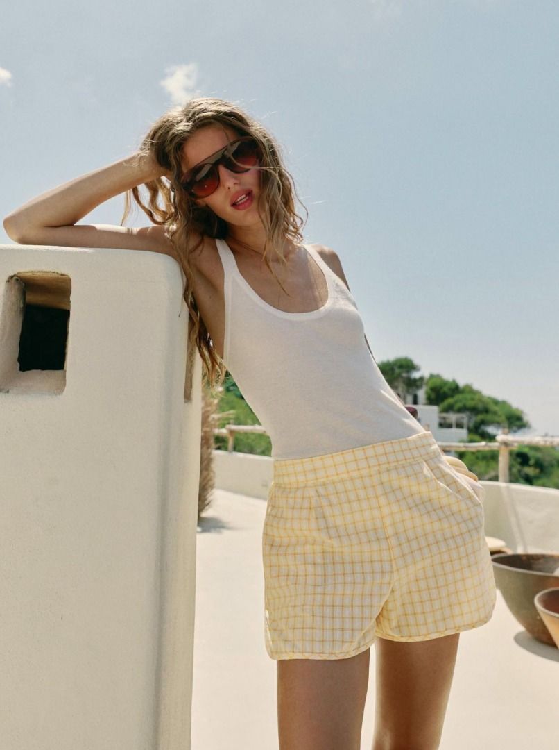 Zara Yellow Check Shorts (Category: Shorts) located in Manila. Submitted by loverose7 (Listing ID 1469851457, Image 1). Description: ✨ Brand New✨ 💃 Size: XS 💛 Color: Pastel Pink Blue Striped White 👗 Brand: Zara.