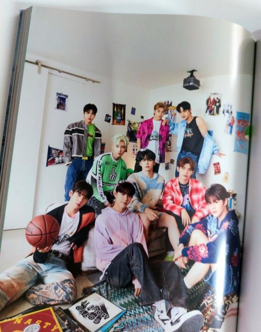 ZEROBASEONE Sung Hanbin: DICON Volume Nº15 (with box) (Category: Magazines) located in Batangas. Submitted by solanasupersale (Listing ID 1469860449, Image 3). Description: 📚 major bookshelf clean out / clearance sale ~ — ZEROBASEONE Sung Hanbin cover — inclusion: DICON magazine and box — MOP: Gcash | fast shipping *feel free to send a message if you wish to negotiate the price :).