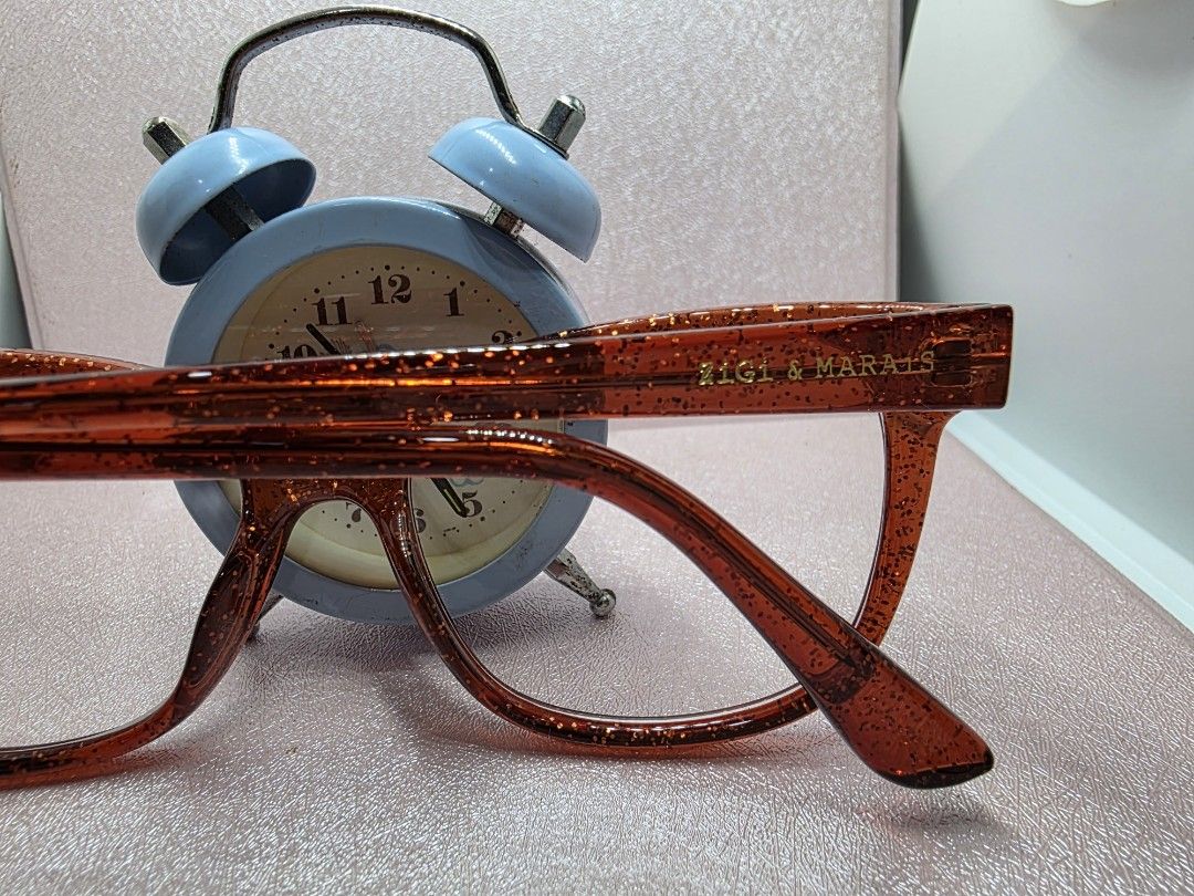Zigi&Marais (Category: Sunglasses & Eyewear) located in La Trinidad. Submitted by zasha28 (Listing ID 1469928833, Image 3). Description: clear lens replaceable cats eye frame Optical grade frame.