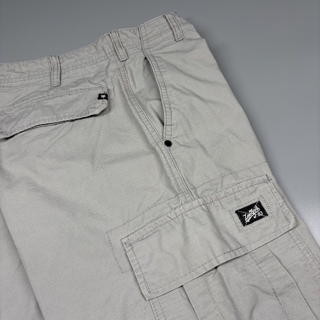 Zooyork Cargo Short (Category: Activewear) located in Cavite. Submitted by onebeancent (Listing ID 1469934093, Image 3). Description: Size: 30 Waistline Dimension: 20" Length Color: Light grey Color Rate: 10/10 Issue: None Condition: Like new‼️ Price: 750php Additional Shipping Fee (J&T Medium Pouch) 120php Luzon 145php visayas 185php mindanao.
