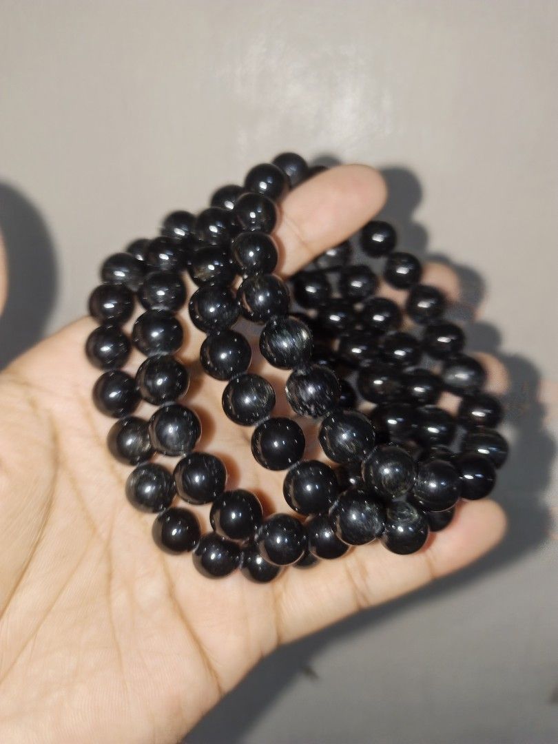 10mm Hypersthene round bead bracelet (Category: Braces, Support & Protection) located in Quezon City. Submitted by tamaracrystals_27 (Listing ID 1470035154, Image 2). Description: Hypersthene—often called the "Golden Luck Stone"—is famous in crystal lore for attracting wealth, good fortune, and unexpected windfalls. ​Key Benefits: •​Gambling & Games of Chance: Rumored in legend to be a "casino-banned stone," it is believed to bring sudden strokes