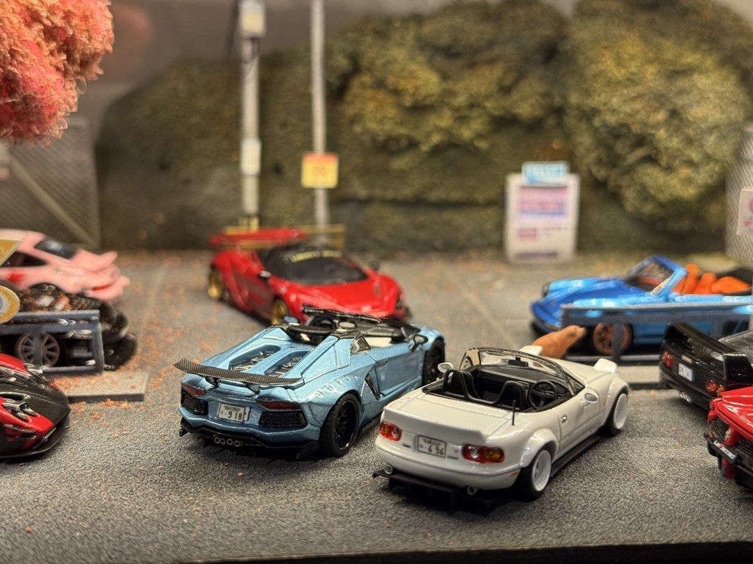 1/64 Truescale Diecast (Category: Vehicle & Diecast Models) located in Manila. Submitted by bchampagnepapii (Listing ID 1470075001, Image 2). Description: RM all (doors opening) aventador lbwk - 1700 Microturbo mazda miata - 900 minigt - camel land rover RM porsche 911 singer (opening trunk) - 900 Pink porsche 911 hoonigan (opening trunk) - 900 All of the cars on the last pic are for sale just send me a msg if you’re interested .