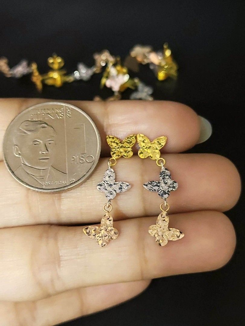 18k Hk gold dangling stud earrings (Category: Earrings) located in Manila. Submitted by bhelgoldseller2ndaccount (Listing ID 1470090885, Image 1). Description: New!!✨New!!✨New!! Authentic 18k Hk Golds 💯pawnable/naisasanla 💯with high appraisal rate 💯good investment 💯Direct supplier price 👉OPEN for resellers 🌺please take time to evaluate their actual sizes and grams 👉Best panggift for all occasions ✅ Sold per grams not per piece Kya lowest p