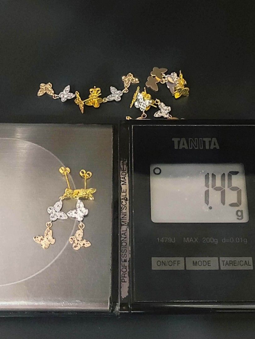 18k Hk gold dangling stud earrings (Category: Earrings) located in Manila. Submitted by bhelgoldseller2ndaccount (Listing ID 1470090885, Image 3). Description: New!!✨New!!✨New!! Authentic 18k Hk Golds 💯pawnable/naisasanla 💯with high appraisal rate 💯good investment 💯Direct supplier price 👉OPEN for resellers 🌺please take time to evaluate their actual sizes and grams 👉Best panggift for all occasions ✅ Sold per grams not per piece Kya lowest p