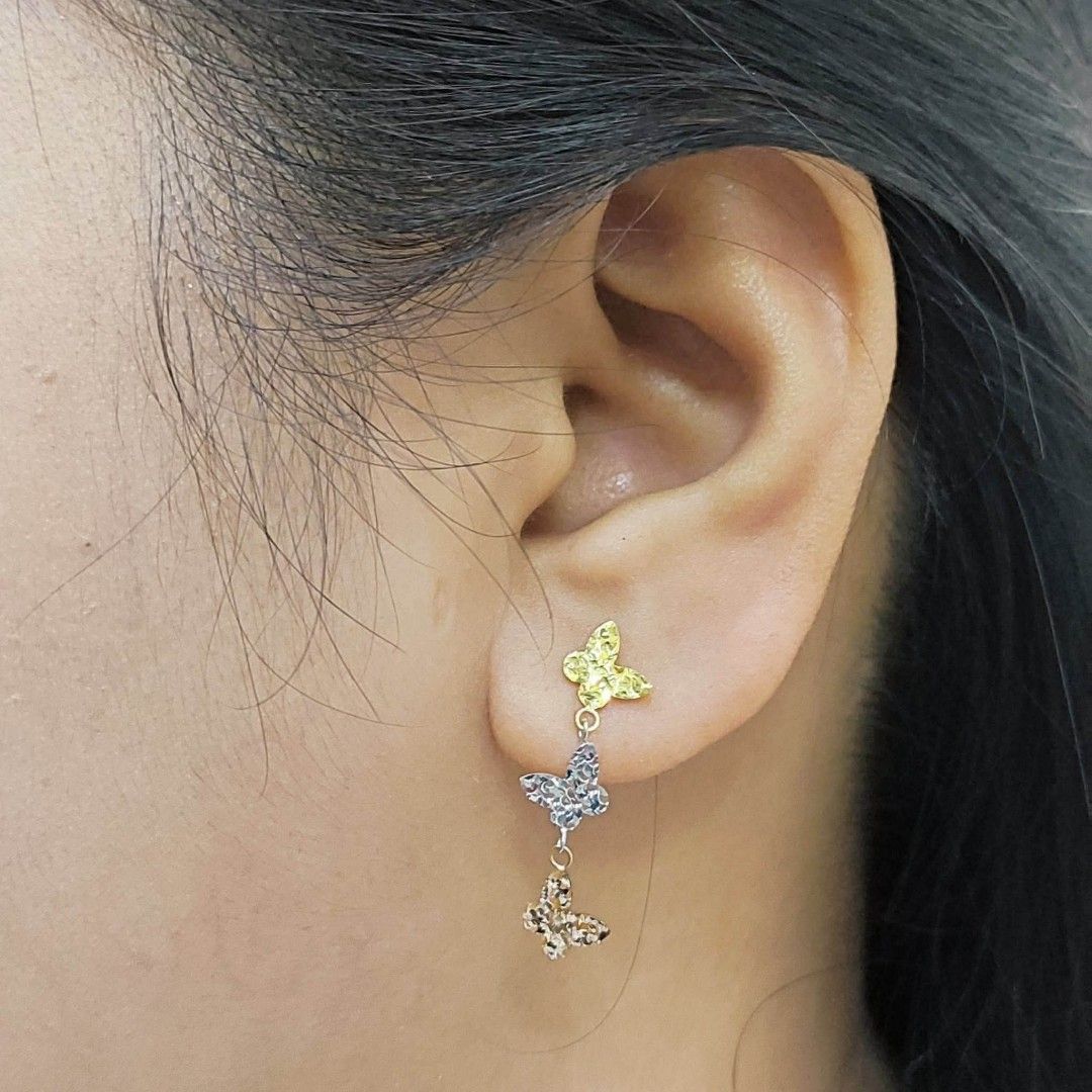 18k Hk gold dangling stud earrings (Category: Earrings) located in Manila. Submitted by bhelgoldseller2ndaccount (Listing ID 1470090885, Image 2). Description: New!!✨New!!✨New!! Authentic 18k Hk Golds 💯pawnable/naisasanla 💯with high appraisal rate 💯good investment 💯Direct supplier price 👉OPEN for resellers 🌺please take time to evaluate their actual sizes and grams 👉Best panggift for all occasions ✅ Sold per grams not per piece Kya lowest p