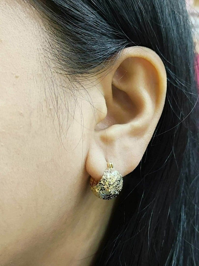 18k Hk gold dome earrings (Category: Earrings) located in Manila. Submitted by bhelgoldseller2ndaccount (Listing ID 1470087052, Image 2). Description: New!!✨New!!✨New!! Authentic 18k Hk Golds 💯pawnable/naisasanla 💯with high appraisal rate 💯good investment 💯Direct supplier price 👉OPEN for resellers 🌺please take time to evaluate their actual sizes and grams 👉Best panggift for all occasions ✅ Sold per grams not per piece Kya lowest price ✅Wit