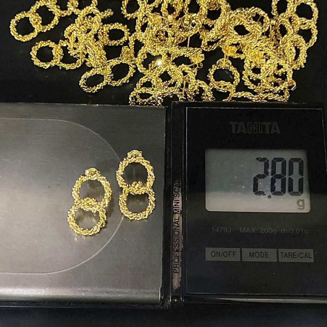 18k Hk gold earrings (Category: Earrings) located in Manila. Submitted by bhelgoldseller2ndaccount (Listing ID 1470091127, Image 3). Description: New!!✨New!!✨New!! Authentic 18k Hk Golds 💯pawnable/naisasanla 💯with high appraisal rate 💯good investment 💯Direct supplier price 👉OPEN for resellers 🌺please take time to evaluate their actual sizes and grams 👉Best panggift for all occasions ✅ Sold per grams not per piece Kya lowest price ✅With pro