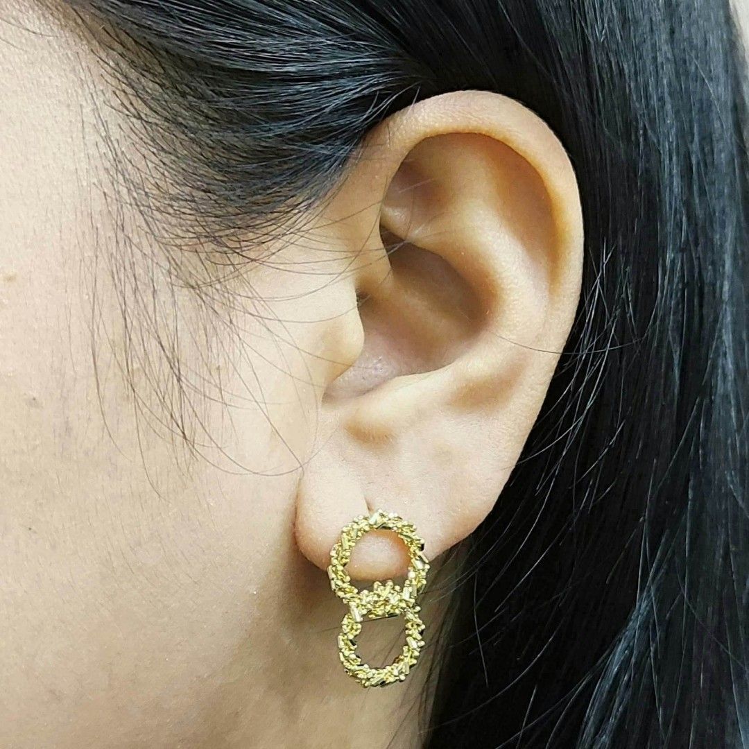 18k Hk gold earrings (Category: Earrings) located in Manila. Submitted by bhelgoldseller2ndaccount (Listing ID 1470091127, Image 2). Description: New!!✨New!!✨New!! Authentic 18k Hk Golds 💯pawnable/naisasanla 💯with high appraisal rate 💯good investment 💯Direct supplier price 👉OPEN for resellers 🌺please take time to evaluate their actual sizes and grams 👉Best panggift for all occasions ✅ Sold per grams not per piece Kya lowest price ✅With pro