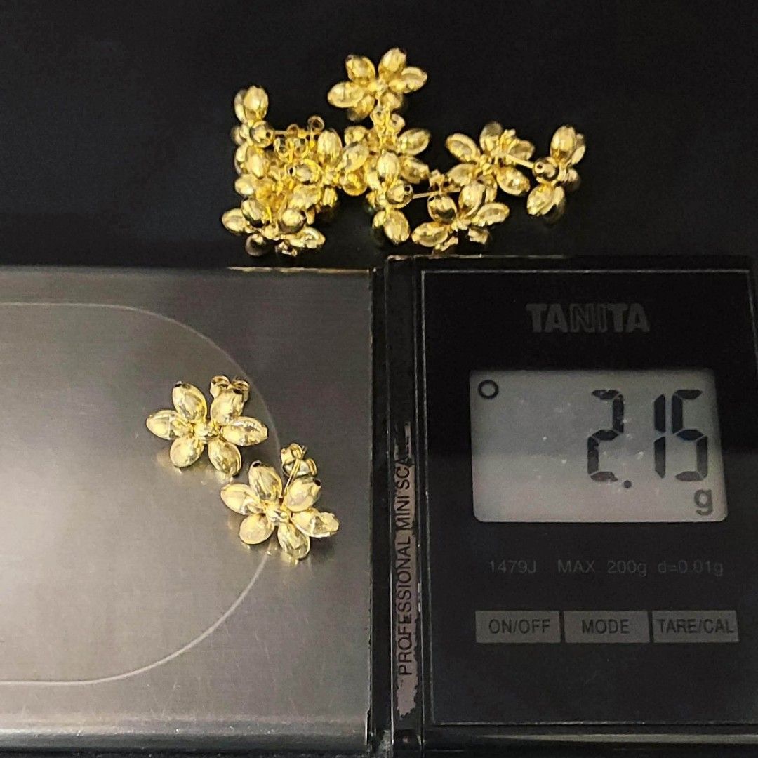 18k Hk gold earrings (Category: Earrings) located in Manila. Submitted by bhelgoldseller2ndaccount (Listing ID 1470091367, Image 3). Description: New!!✨New!!✨New!! Authentic 18k Hk Golds 💯pawnable/naisasanla 💯with high appraisal rate 💯good investment 💯Direct supplier price 👉OPEN for resellers 🌺please take time to evaluate their actual sizes and grams 👉Best panggift for all occasions ✅ Sold per grams not per piece Kya lowest price ✅With pro