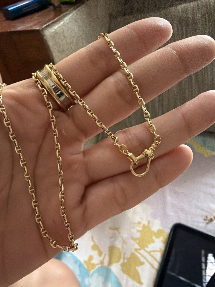 18K HK Mariner Gucci Chain 50cm (Category: Necklaces) located in Las Pinas. Submitted by biatster (Listing ID 1469984196, Image 2). Description: Double lock, clasp type. From HK fair .