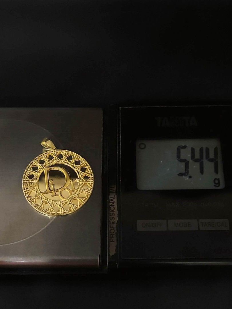 18k Saudi gold Dior pendant (Category: Necklaces) located in Manila. Submitted by bhelgoldseller2ndaccount (Listing ID 1470025862, Image 3). Description: New!!✨New!!✨New!! Authentic 18k Saudi Golds 💯pawnable/naisasanla 💯with high appraisal rate 💯good investment 💯Direct supplier price 👉OPEN for resellers 🌺please take time to evaluate their actual sizes and grams 👉Best panggift for all occasions ✅ Sold per grams not per piece Kya lowest pric