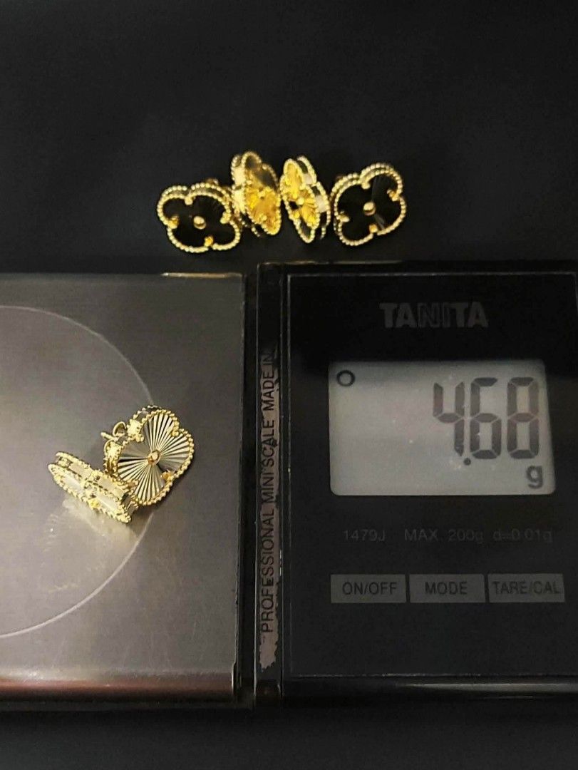 18k Saudi gold Vca Alhambra earrings (Category: Earrings) located in Manila. Submitted by bhelgoldseller2ndaccount (Listing ID 1470028444, Image 2). Description: New!!✨New!!✨New!! Authentic 18k Saudi Golds 💯pawnable/naisasanla 💯with high appraisal rate 💯good investment 💯Direct supplier price 👉OPEN for resellers 🌺please take time to evaluate their actual sizes and grams 👉Best panggift for all occasions ✅ Sold per grams not per piece Kya low