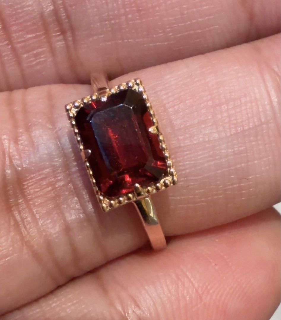 18K Yellow Gold Garnet Ring (Category: Rings) located in Las Pinas. Submitted by houseofgems0 (Listing ID 1470090147, Image 3). Description: 18K Yellow Gold Garnet Ring Details: - 18K Yellow Gold | 2.9 grams - Size: 6 - 1 emerald-cut natural garnet - Total Carat Weight: 1.4ct stamped - PRICE: ₱22,000 💎 All items are 100% AUTHENTIC/PAWNABLE. 💎 LAYAWAY AVAILABLE Send us a message to inquire..