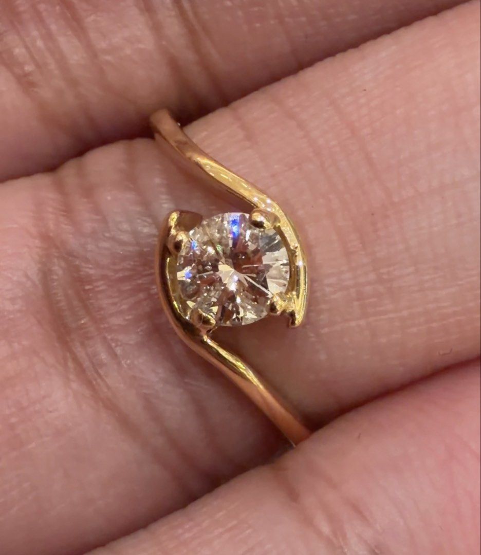 18K Yellow Gold Solitaire Diamond Ring (Category: Rings) located in Las Pinas. Submitted by houseofgems0 (Listing ID 1470090571, Image 3). Description: 18K Yellow Gold Solitaire Diamond Ring Details: - 18K Yellow Gold | 2.4 grams - Size: 6.5 - 1 round brilliant-cut natural diamond - Total Carat Weight (approx.): .40ct - PRICE: ₱29,000 💎 All items are 100% AUTHENTIC/PAWNABLE. 💎 LAYAWAY AVAILABLE 4 months no interest. Send us a message to inquire