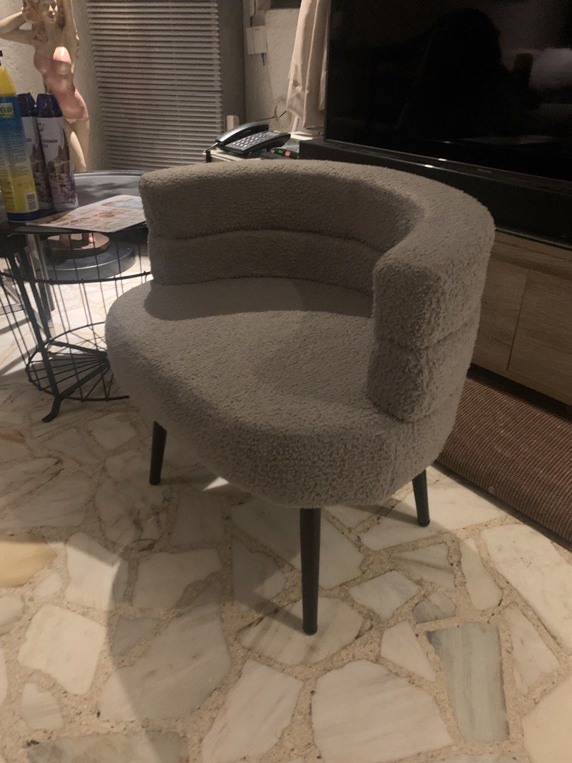 1 seater coffee chair (Category: Chairs) located in Makati City. Submitted by xaannee (Listing ID 1469781063, Image 3). Description: 1- seater light Gray coffee chair accent Dimensions: Length 25” Height 23” No issue Rfs: no space Pick up at makati.