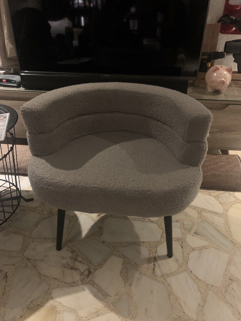 1 seater coffee chair (Category: Chairs) located in Makati City. Submitted by xaannee (Listing ID 1469781063, Image 2). Description: 1- seater light Gray coffee chair accent Dimensions: Length 25” Height 23” No issue Rfs: no space Pick up at makati.