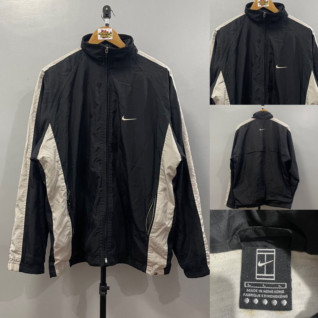 2000s NIKE TWOTONE WINDBREAKER (Category: Coats, Jackets and Outerwear) located in Cabanatuan. Submitted by lootersgrails (Listing ID 1469951844, Image 1). Description: A5 2000s NIKE TWOTONE WINDBREAKER L28 W25 NO ISSUE.