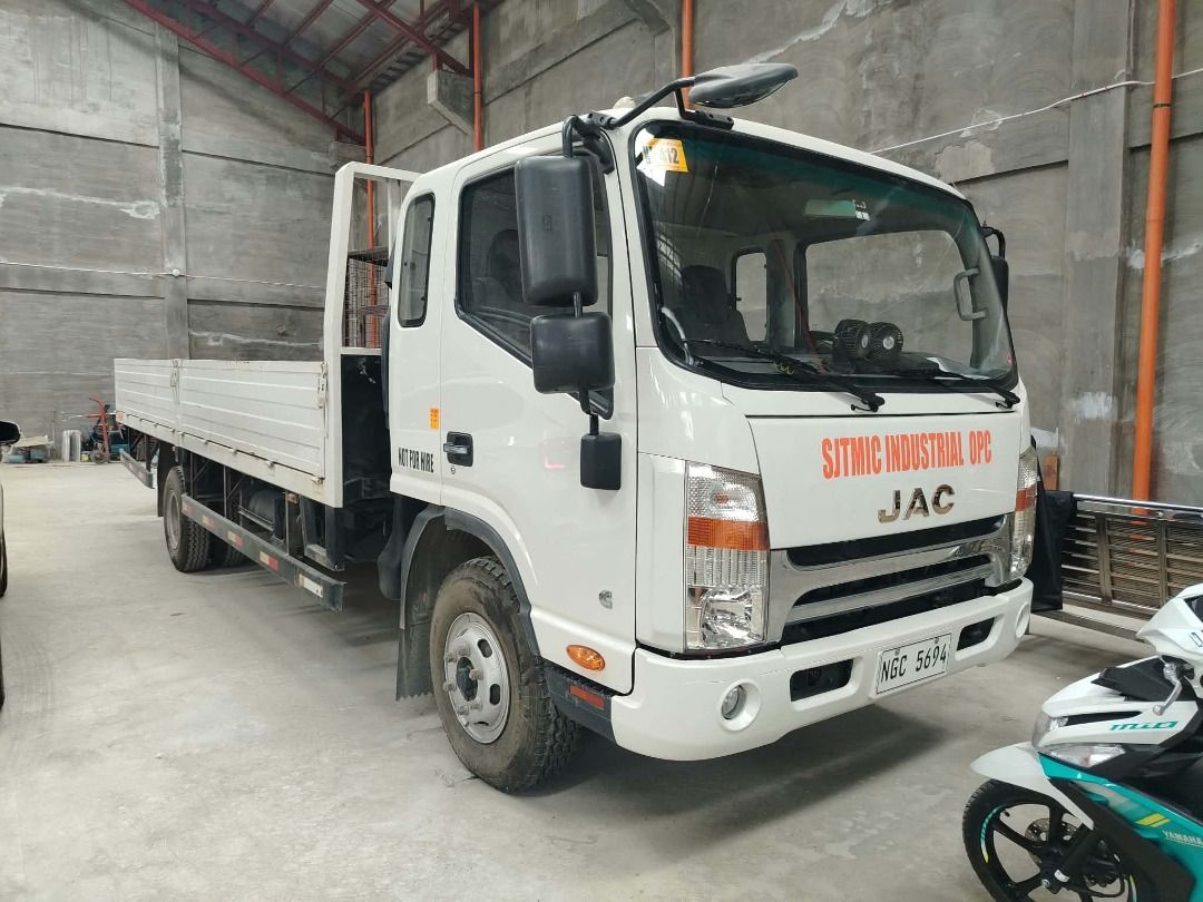20 Footer dropside truck (Category: Heavy Vehicles) located in Manila. Submitted by danren911 (Listing ID 1469977366, Image 3). Description: 20 footer dropside truck for sale at 980,000 JAC KING 2023.