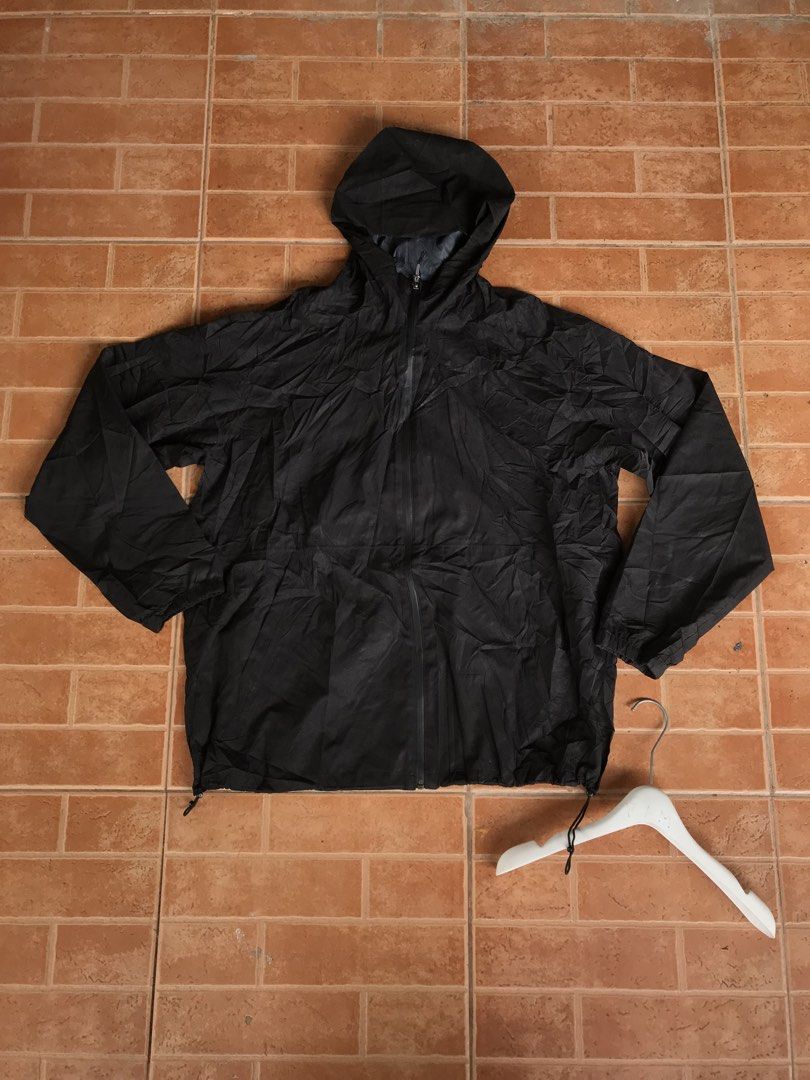 32 Degrees Windbreaker Jacket (Category: Coats, Jackets and Outerwear) located in San Fernando. Submitted by ramjames18 (Listing ID 1470018946, Image 1). Description: •32 Degrees Windbreaker Jacket 🔥 -Excellent Condition -10/10 Color Rate -Water Repellant / Elastic Cuff / Drawcord Hem / Stretch -Unisex (XL/Mens : XXL/Womens) -Dimes:25x29 Pm sa interested! 📥📥.