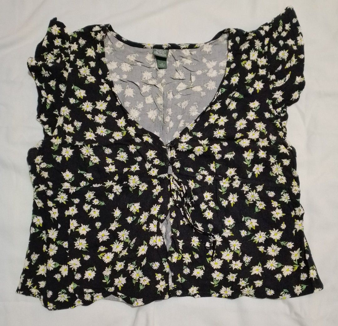 (3 FOR 100) Cute Tops (Category: Sleeveless) located in Manila. Submitted by nievesolanna (Listing ID 1470132121, Image 2). Description: no issues. small. sold as set only. 100 PESOS LOC: SAMPALOC, MANILA.