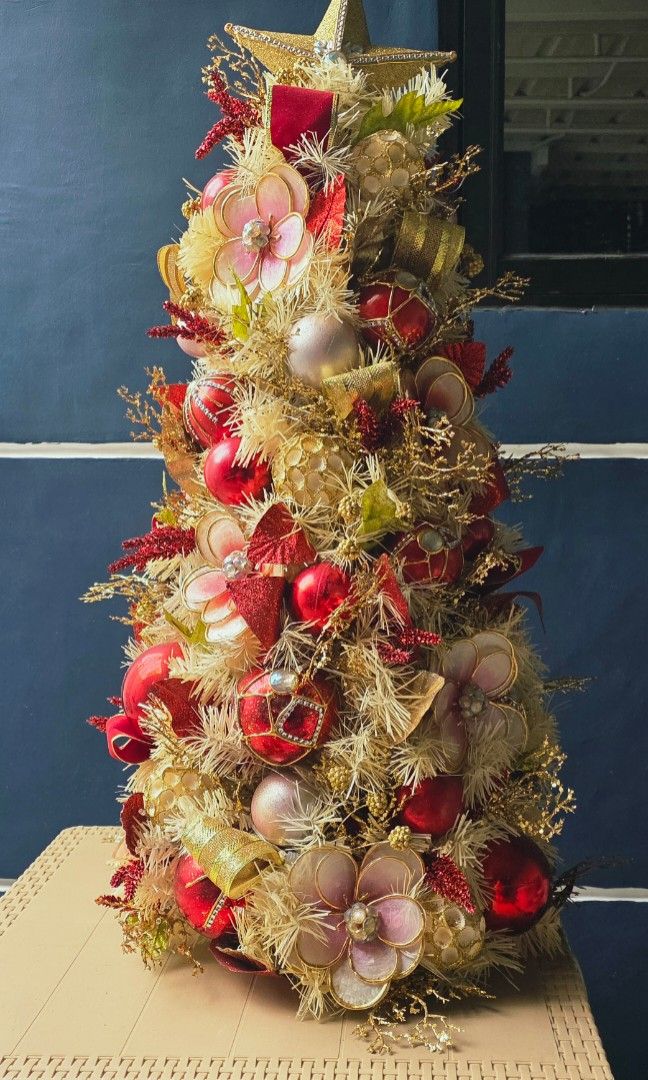 3 Ft. Fully Decorated Customized Christmas Tree without lights (Category: Other Home Decor) located in Caloocan City. Submitted by seokjinie27 (Listing ID 1470138806, Image 2). Description: Selling our beautiful, fully decorated 3ft Customized Christmas Tree! Built with a luxurious red and pink champagne with touch of gold color scheme that’s perfect for table/desk display or cozy spaces. ​Original Purchase Price: ₱4,500 without the lights, I add