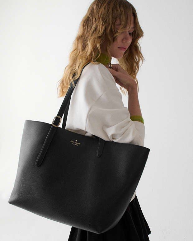 454 Large tote (Category: Luxury Bags & Wallets) located in Muntinlupa City. Submitted by mabelleadr46801 (Listing ID 1470004935, Image 2). Description: Brand New Kate Spade 454 Large Tote (Bought in Canada) Condition: Brand New Inclusions: Comes with original paper bag/tissue wrap only Source: Purchased in Canada 🇨🇦 (100% Authentic) Details: Spacious large tote design—perfect for work, travel, or everyday use. Fits laptops, daily essentials, a