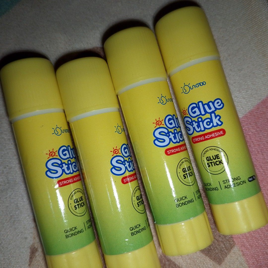 50 pcs glue sticks (Category: Craft Supplies & Tools) located in Makati City. Submitted by meghantherobot (Listing ID 1470111411, Image 1). Description: - Set of 4 yellow glue sticks (9g each) - Quick-bonding formula with strong adhesive strength - Brand new and unopened packaging - Ideal for school, office, and art projects - Great value bulk buy.