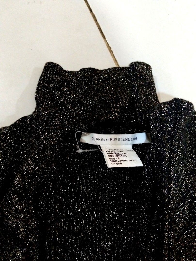 50k DVF knitwear size M runway (Category: Coats, Jackets and Outerwear) located in La Trinidad. Submitted by designeritems2000 (Listing ID 1469963989, Image 3). Description: .