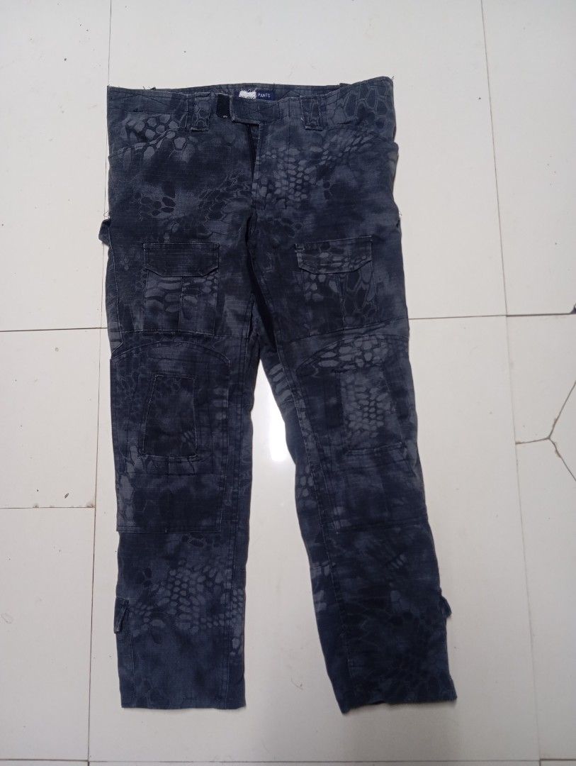 511 Camou Black/Grey Size 28 to 30 (Category: Trousers) located in Calabanga. Submitted by youngbroke_7 (Listing ID 1470105500, Image 1). Description: 28 to 30 Length 29 As new condition No issue unli vc for checking .