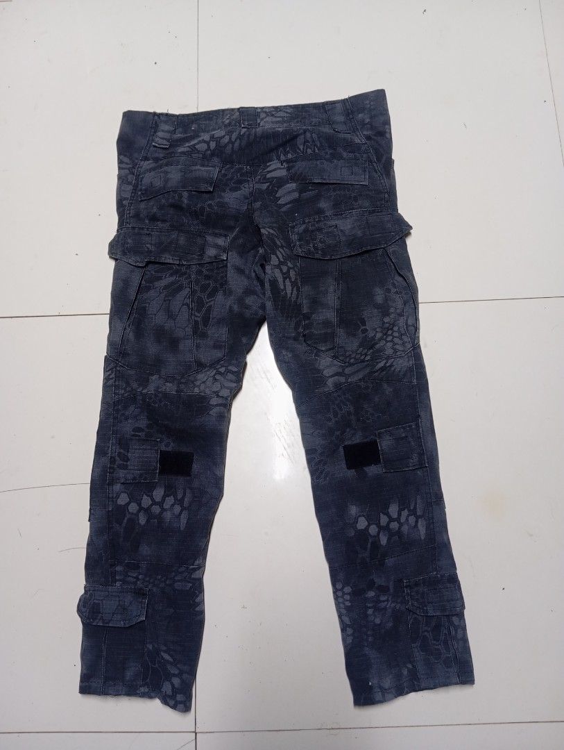 511 Camou Black/Grey Size 28 to 30 (Category: Trousers) located in Calabanga. Submitted by youngbroke_7 (Listing ID 1470105500, Image 2). Description: 28 to 30 Length 29 As new condition No issue unli vc for checking .