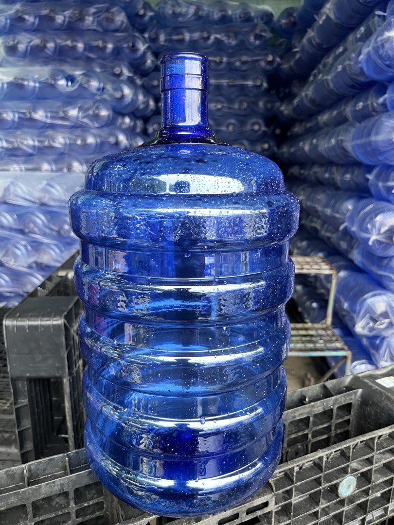 5 gallon (Category: Water Bottles & Tumblers) located in Manila. Submitted by wizmark (Listing ID 1470123948, Image 1). Description: BRAND-NEW 5-GALLON CONTAINER 💧 Enjoy convenient, reliable water storage with our brand-new 5-gallon container—ideal for keeping your drinking water fresh, clean, and protected. ✅ High-quality construction for lasting durability ✅ Includes a secure cap for added protection ✅ Clean, sturdy, and ready for immediate us
