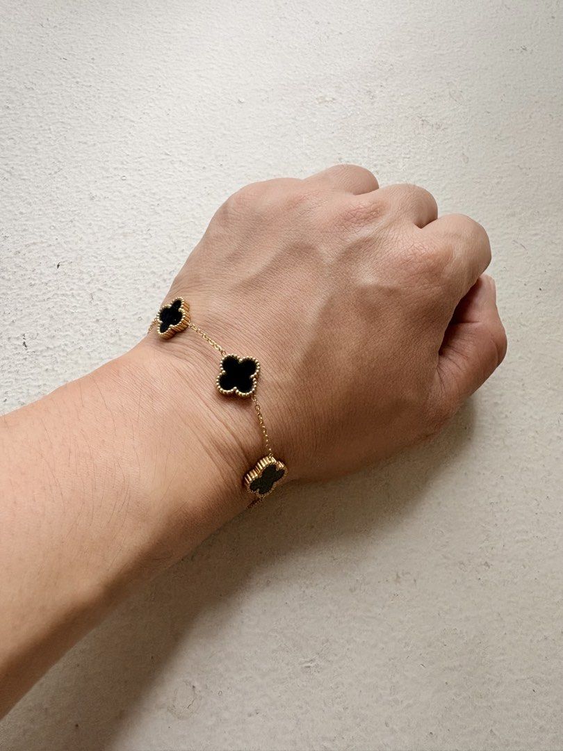 5-Leaf Clover Bracelet (VCA) (Category: Bracelets) located in Mandaluyong City. Submitted by material_boi (Listing ID 1469997628, Image 1). Description: Super nice neto. Dainty. Details are impeccable. Not real gold pero non-tarnish po yan. Bought in Bangkok years ago. Not sure lang if the black is real onyx. Approx 7 inches when laid flat. No issue. VEE-CEE-A inspired. RFS: decluttering.