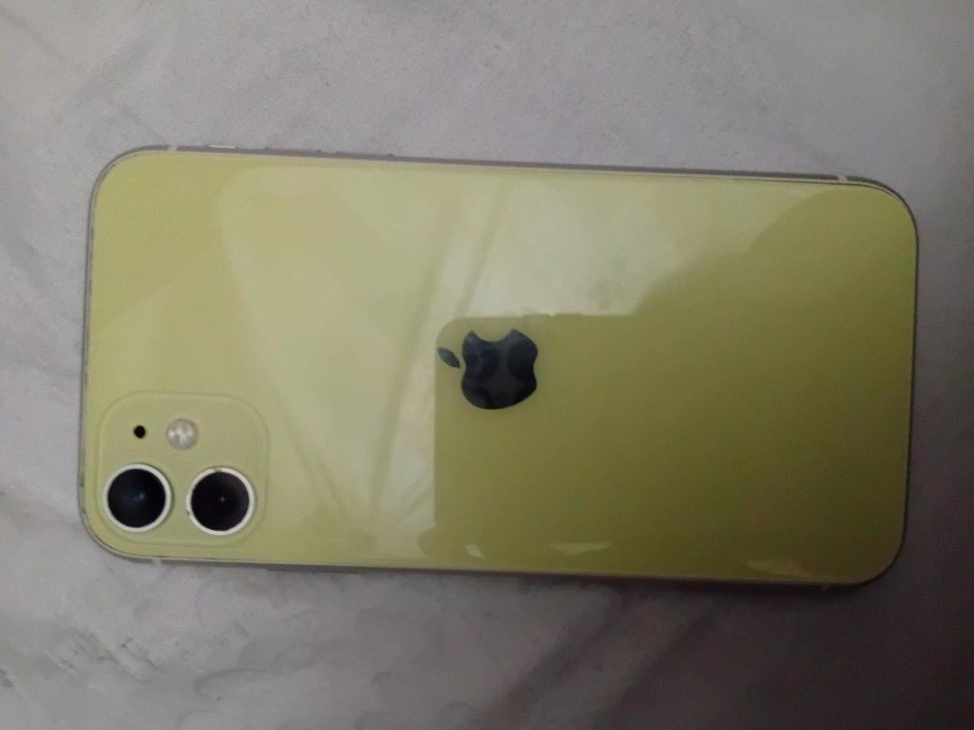 8500 (Category: iPhone 11 Series) located in Tarlac. Submitted by wise.keith (Listing ID 1470088011, Image 3). Description: Forsale 8500 Iphone 11 256gb 100bh Lcd replaced branded Backglass replaced with yellow orig color white Gana lahat maliban sa Face id Tarlac city.