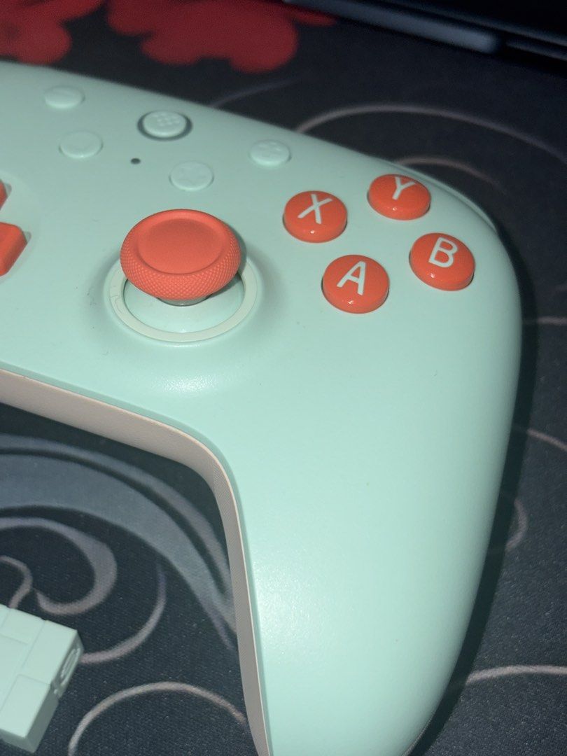 8BitDo Ultimate 2C (Category: Controllers) located in Makati City. Submitted by route199 (Listing ID 1470109028, Image 2). Description: No original box Mint Edition Used only to complete one game. Rfs: Not compatible with apple.