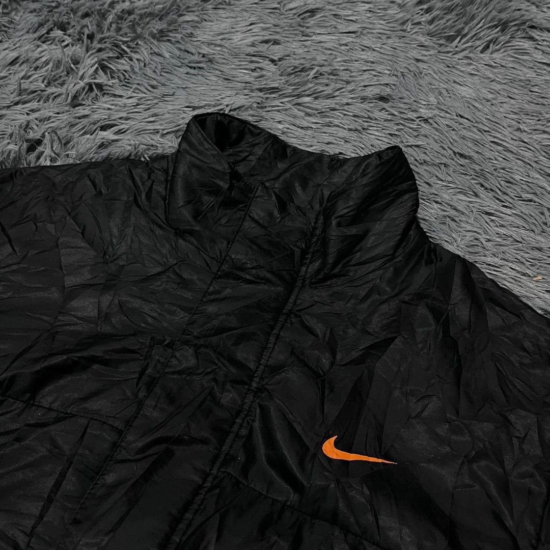 . (Category: Coats, Jackets and Outerwear) located in Batangas. Submitted by jaylord_g (Listing ID 1470130776, Image 3). Description: VINTAGE 90S NIKE FULL-ZIP QUILTED PADDED JACKET Price: 300+Shipping Fee ⛔Condition: 9.5/10 📏Dimes: 21x28 👕Size: Large 🎨Color Rate: 9.5/10 ❌Issue: None 📍:Batangas City.