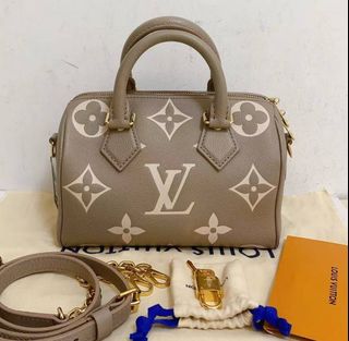 (Category: ) located in . Submitted by millen.outlet (Listing ID 1470120700, Image 1). Description: .