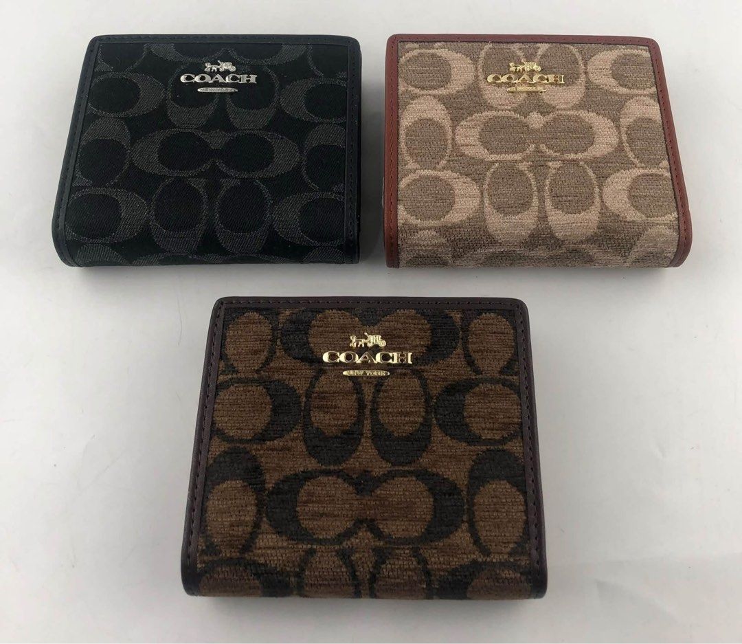 ☘️ CCH Snap Card Small Wallet (Category: Wallets & Card holders) located in Manila. Submitted by vera.prudence (Listing ID 1469968930, Image 1). Description: ☘️ CCH Snap Card Small Wallet 4 1/2" (L) x 3 3/4" (H) P1,200 Actual Photo Plus SF.